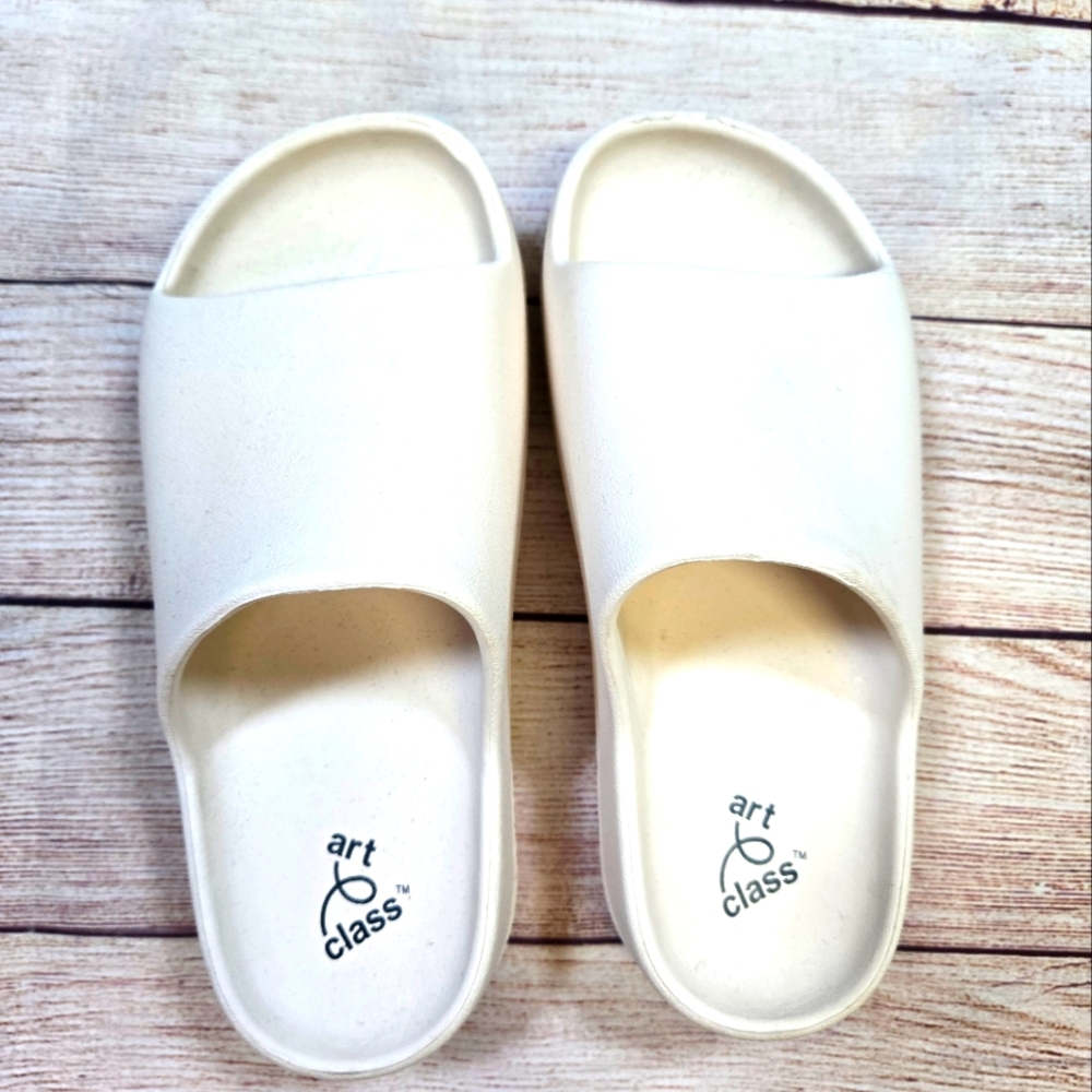 Girls slides size 1 Cream‎ color